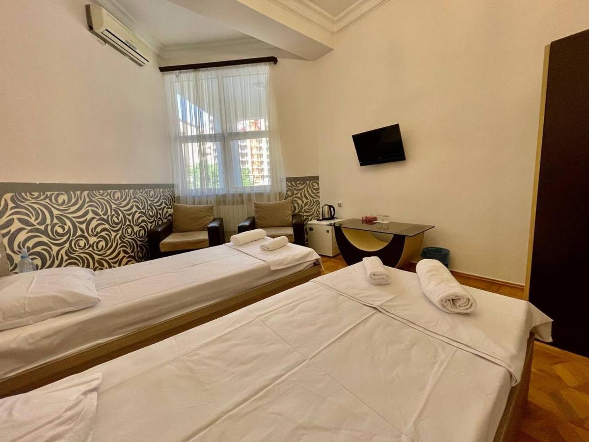 Olive Hotel Erivan Exterior foto