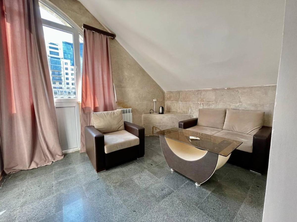 Olive Hotel Erivan Exterior foto