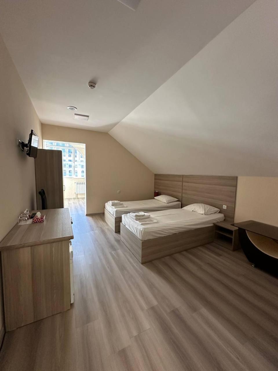 Olive Hotel Erivan Exterior foto