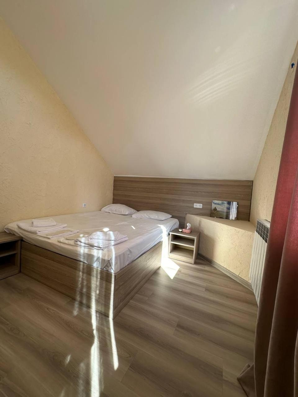 Olive Hotel Erivan Exterior foto